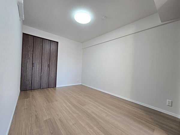 洋室6帖：リビングの延長としても個室としても使えるお部屋です！