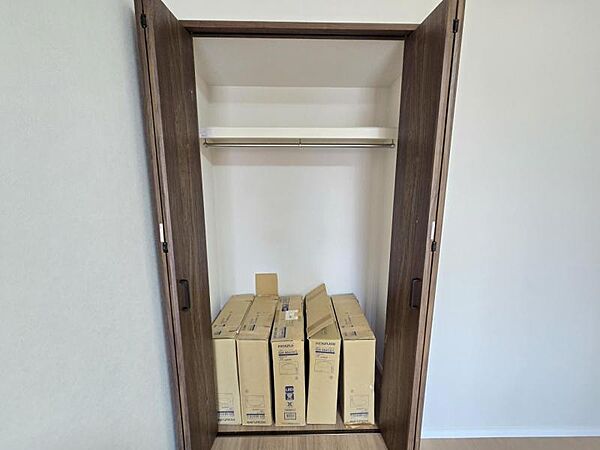 洋室6帖：全室収納スペース付き！お部屋を広くスッキリとお使いいただけます！