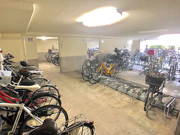 整理された駐輪場で自転車の出し入れもらくらく！