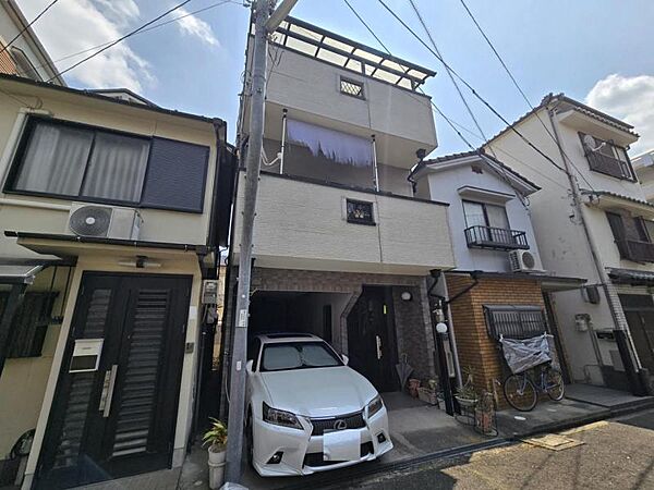 毎日の買物に便利なスーパーが目の前に！