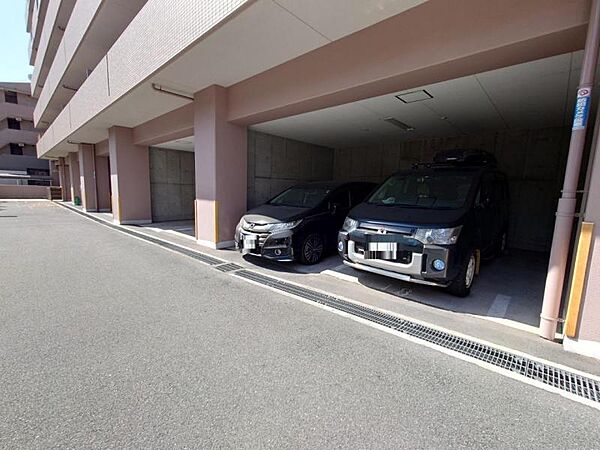 ゆったりとした敷地内駐車場で駐車もらくらく！
