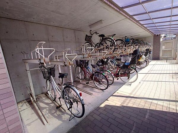 整理された駐輪場で自転車の出し入れもらくらく！