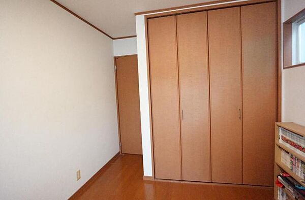 洋室6帖：各居室すべて収納付きでお部屋もすっきり使えます！