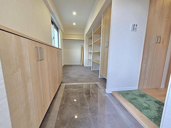 すっきりとした玄関廻りは自分好みにアレンジができます！