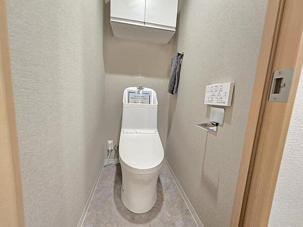 棚上収納があるトイレは使いやすくて便利なのが良いですね！