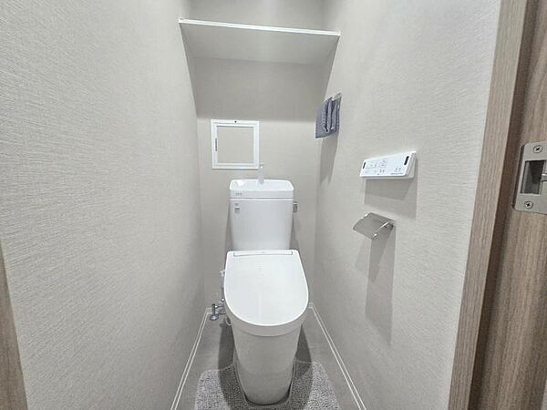 使いやすいサイドパネル仕様の温水洗浄便座付トイレです！