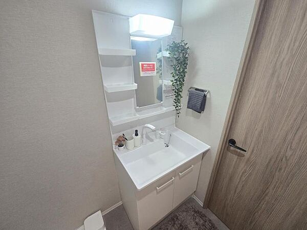 サイド収納がある洗面台は使い勝手が良いですよね！