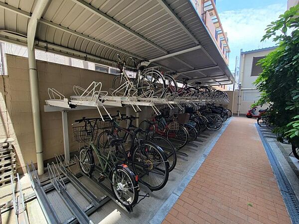 整理された駐輪場で自転車の出し入れもらくらく！
