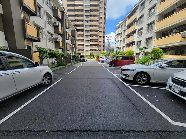 ゆったりとした敷地内駐車場で駐車もらくらく！