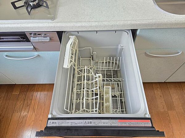 食洗機付きのシステムキッチンなので、手荒れの季節も安心で便利