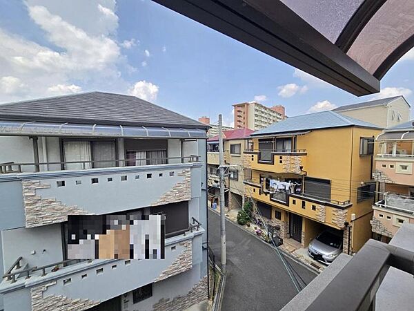 周囲に高い建物はなく、眺望良好ですよ！