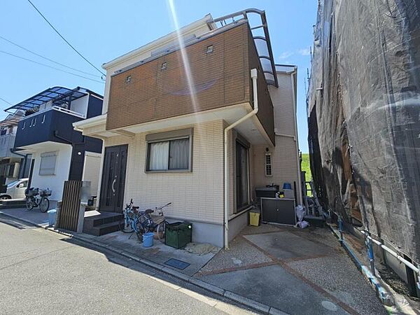 周りには高い建物がなく、空が広く感じられる立地！