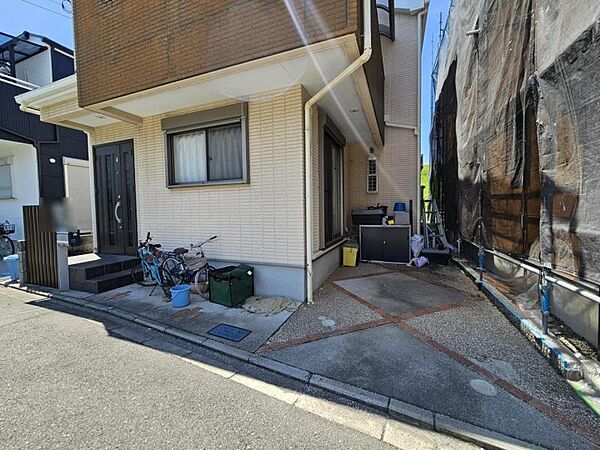 自転車を置くスペースもあって便利です♪