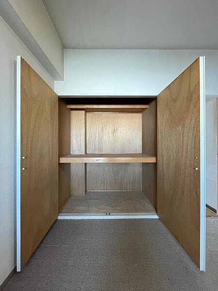 洋室：収納充実ですっきりと整頓されたお部屋作りが可能です！