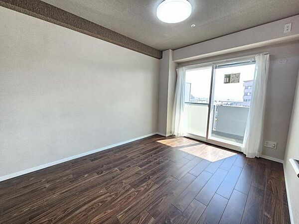 洋室7．1帖：洋室の中で1番広いので、主寝室としてもおすすめです。