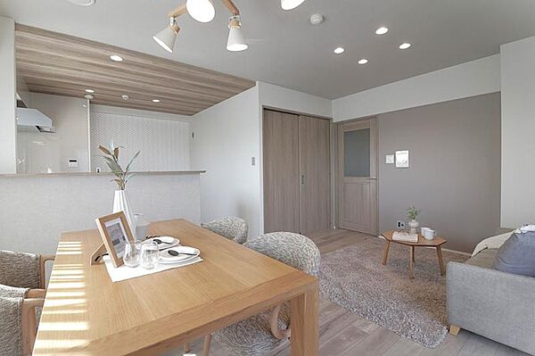 ＬＤＫ15．1帖：明るいリビングで、家族の会話が弾みます。