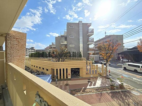 周囲に高い建物はなく、眺望良好ですよ！