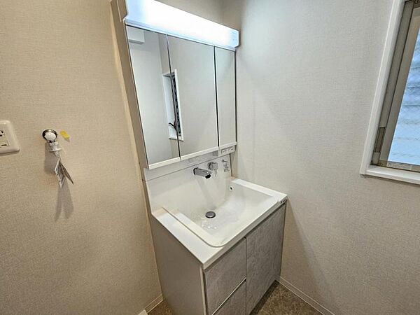 新調された洗面台での身支度は気持ちのいいものですね