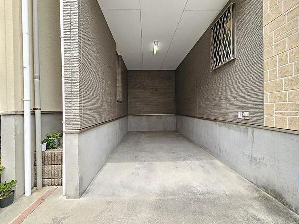屋根があり車が濡れないようになっているので、洗車する頻度が下がりますね