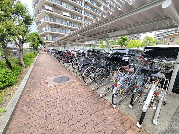 屋根のある駐輪スペース！雨の日嬉しいですね！