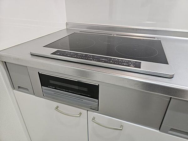 IHクッキングヒーターで火の元安心ですね