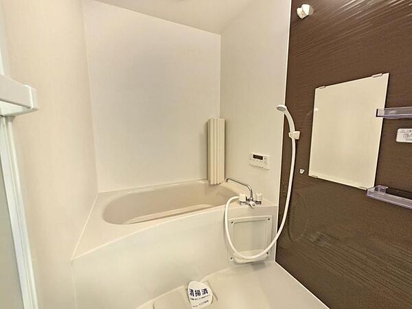 お手入れの楽なシステムバスで一日の疲れを癒して下さい！