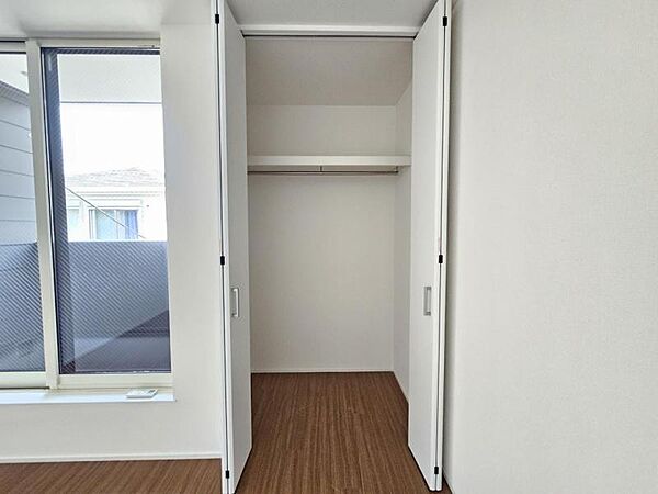 洋室：収納スペース！お部屋を広くスッキリとお使いいただけます！