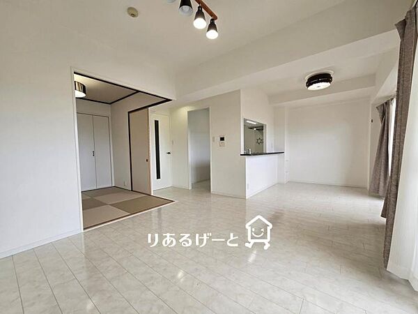 ＬＤＫ15．1帖：明るく、解放感のあるリビングは家族の会話も弾みます！