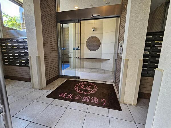 エントランスはいつもきれいに管理されています！