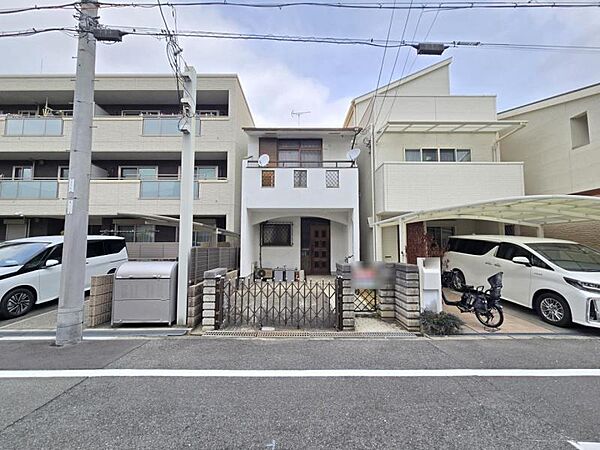 やっぱり白がいい！飽きのこない外壁色！