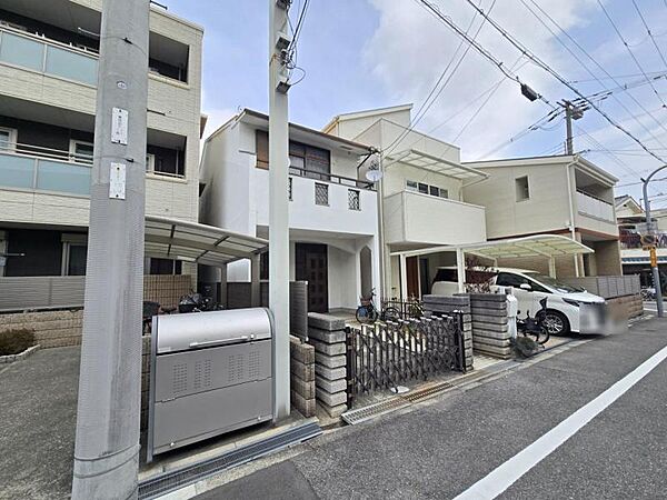 周りには高い建物がなく、空が広く感じられる立地！