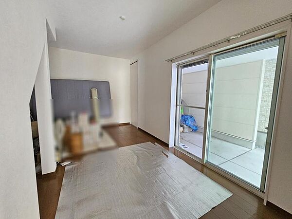 洋室7．2帖：大きな窓付きで、明るい印象のお部屋です！