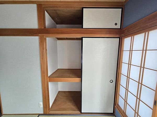 和室6帖：大きな押入で寝具類もすっきり☆