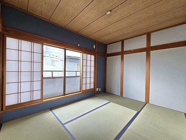 和室6帖：リビング横の和室は、お昼寝にも最適☆