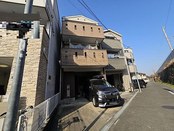 すっきりとした玄関廻りは自分好みにアレンジができます！
