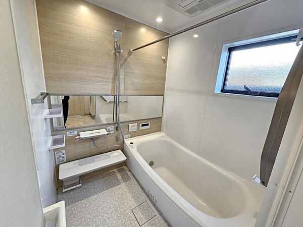 お手入れの楽なシステムバスで一日の疲れを癒して下さい！