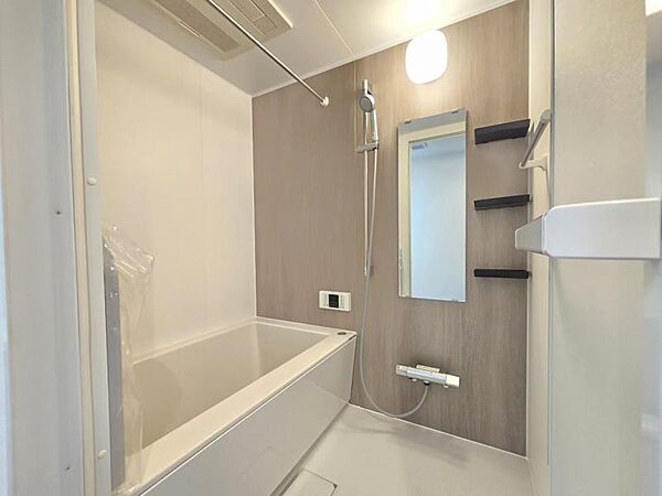 お手入れの楽なシステムバスで一日の疲れを癒して下さい！