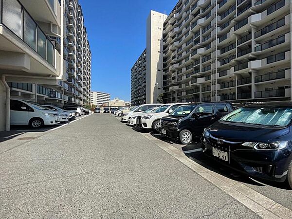 ゆったりとした敷地内駐車場で駐車もらくらく！