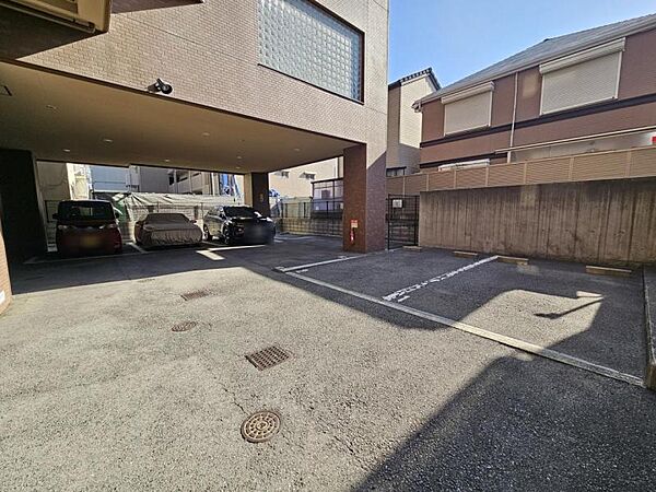 ゆったりとした敷地内駐車場で駐車もらくらく！