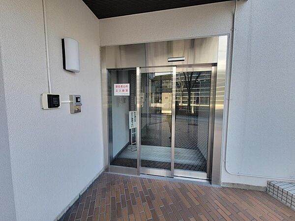 安心のオートロック付きです