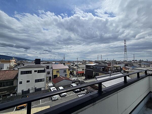 周囲に高い建物はなく、眺望良好ですよ！
