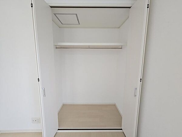 洋室6帖：全室収納スペース付き！
