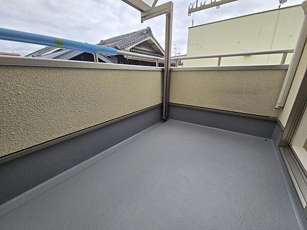 屋根付きで急な雨でも安心のバルコニー！
