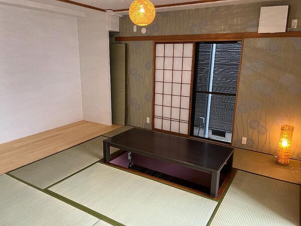 和室8帖：広めの和室は多用途に使えそうです！掘りごたつもありますよ！
