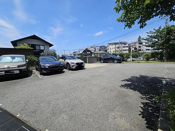 敷地内駐車場！最新の空き状況はお調べしますので、お気軽にお尋ねください。