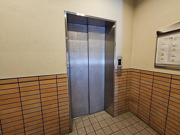 エレベータ―完備！お荷物が多い時にも便利です！