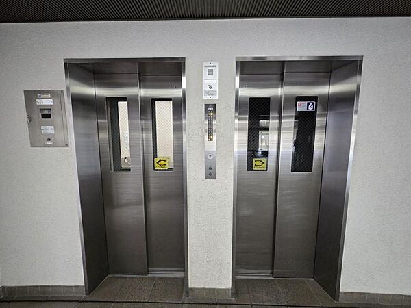 エレベーターは2基ありますので朝の忙しい時間帯もスムーズ