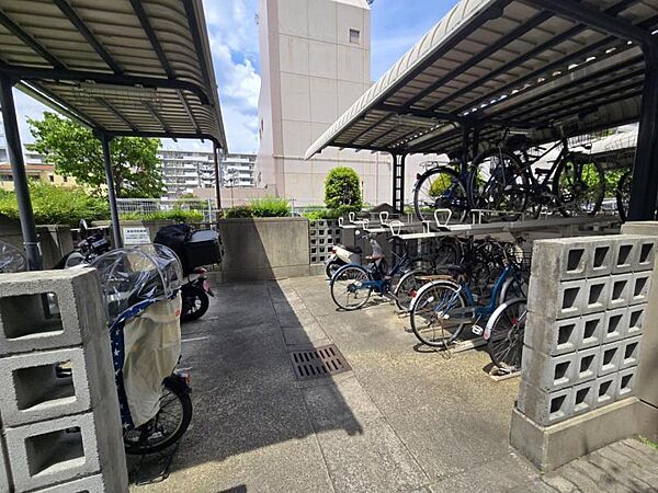整理された駐輪場で自転車の出し入れもらくらく！