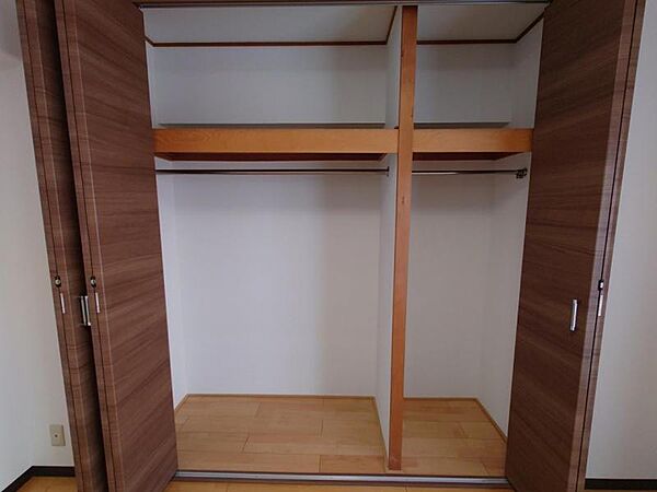 洋室8．6帖：収納たっぷり！！ご家族の思い出も大切にしまっておけますね！