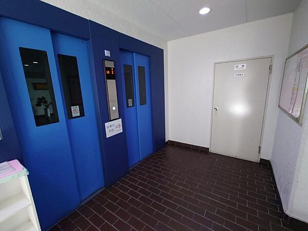 エレベーターは2基ありますので朝の忙しい時間帯もスムーズです。